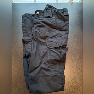 EUC Women's 5.11 Tactical Black Cargo Pants Size 2